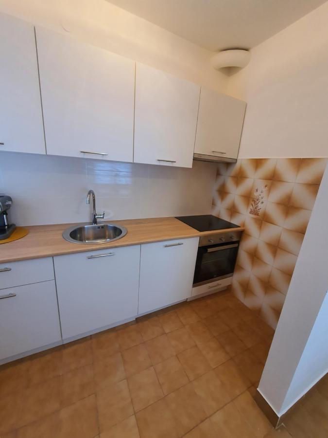 Apartments Luciana & Helena Pula Exterior photo