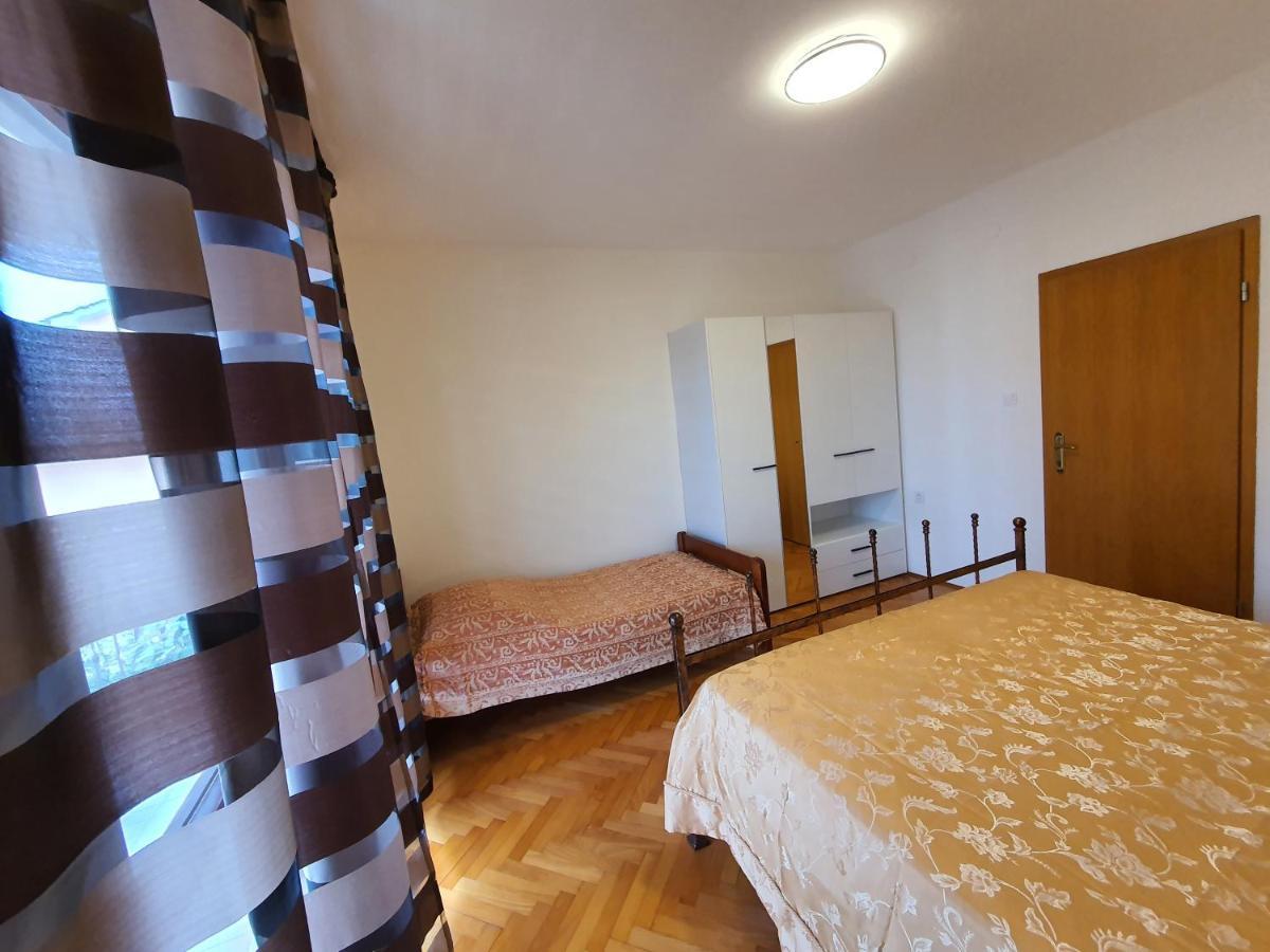 Apartments Luciana & Helena Pula Exterior photo