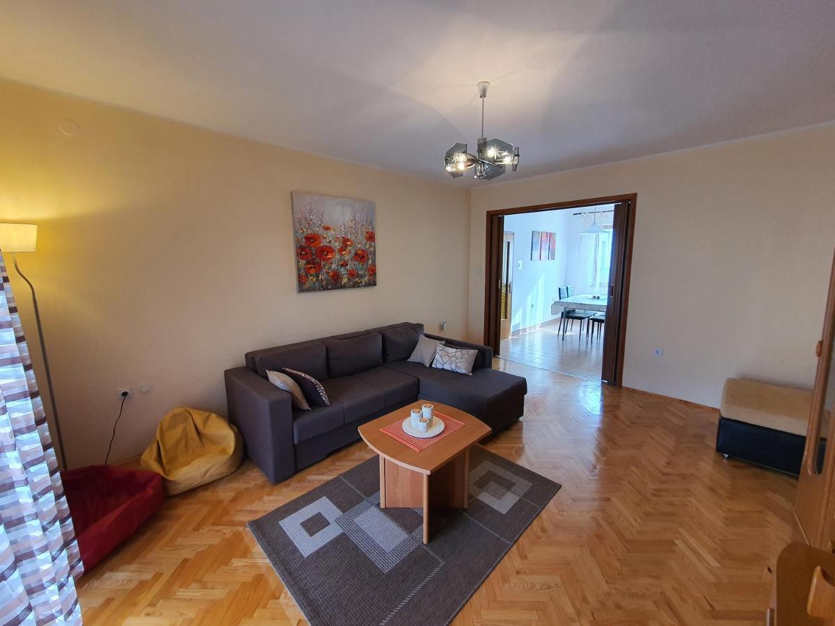 Apartments Luciana & Helena Pula Exterior photo
