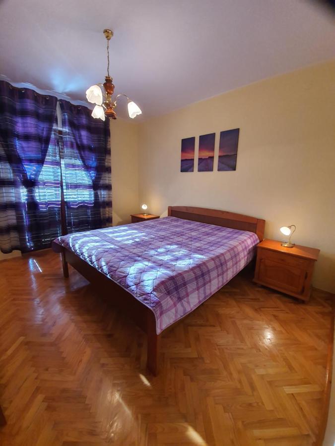 Apartments Luciana & Helena Pula Exterior photo